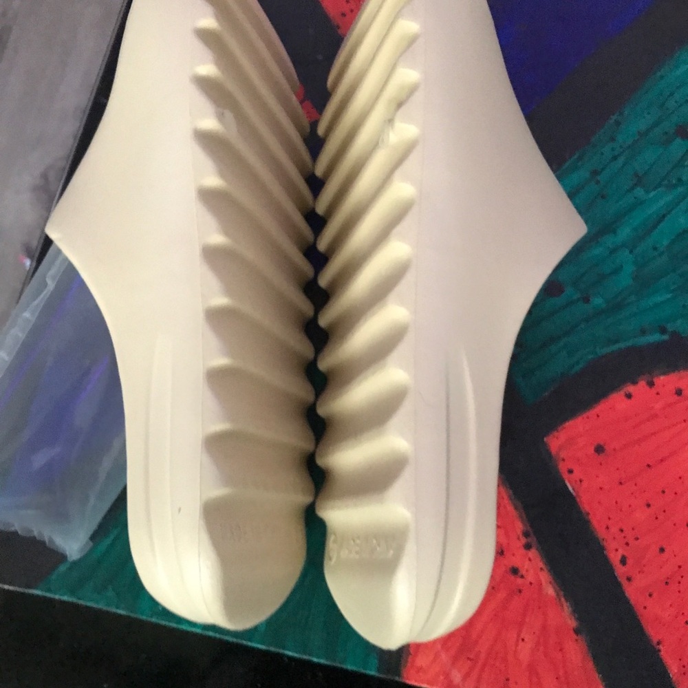 Yezzy Slides (Reps) - Picture 5 of 5